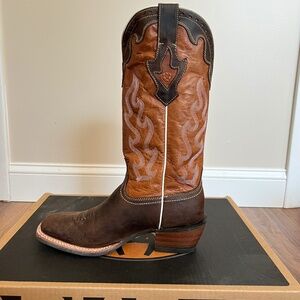 Ariat Women’s Crossfire Caliente Wide Square Toe Boots